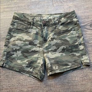CAMO JEAN SHORTS